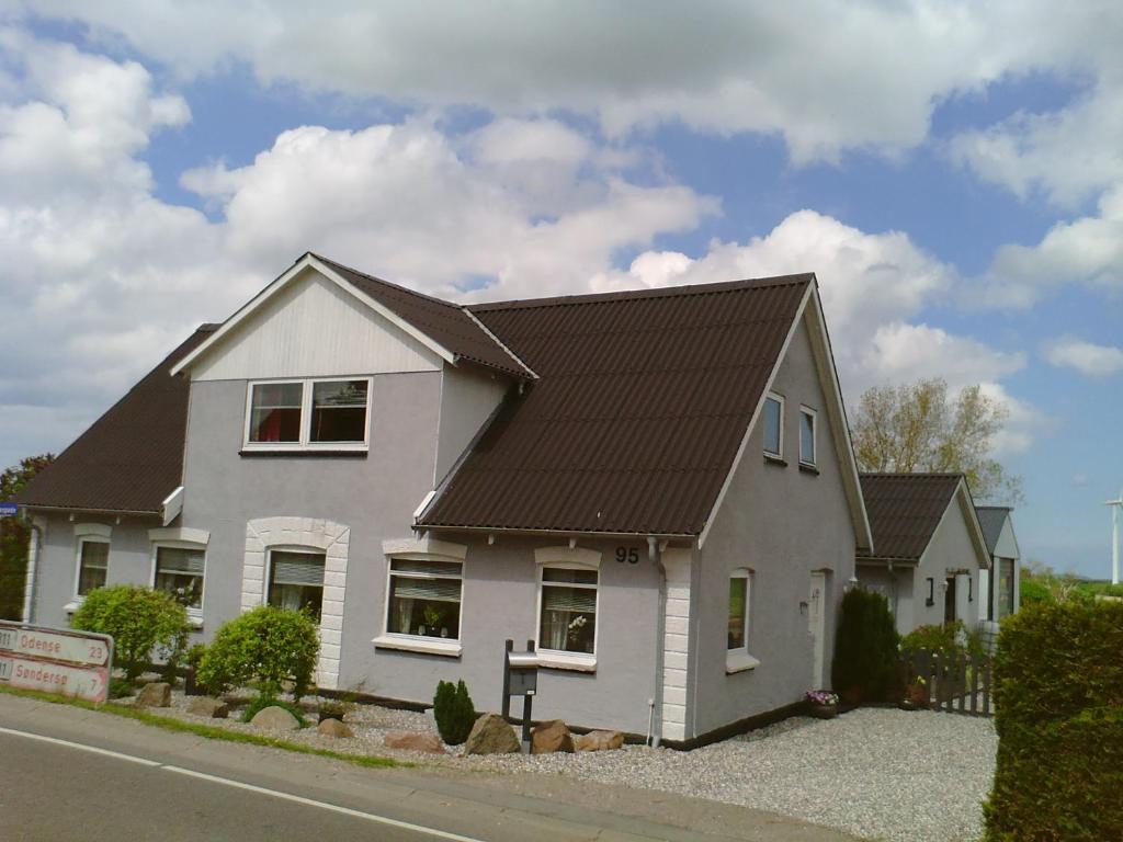 Svalegaarden Guesthouse Saerslev Luaran gambar